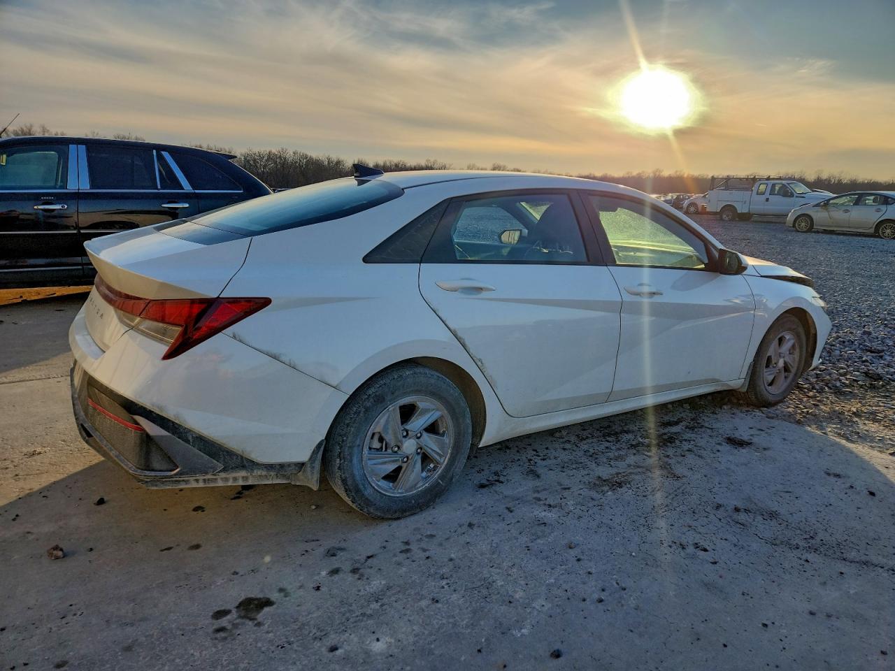 2024 HYUNDAI ELANTRA SE photo 3