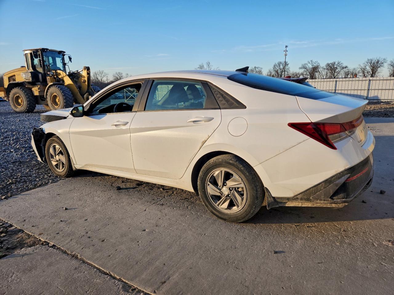 2024 HYUNDAI ELANTRA SE photo 2