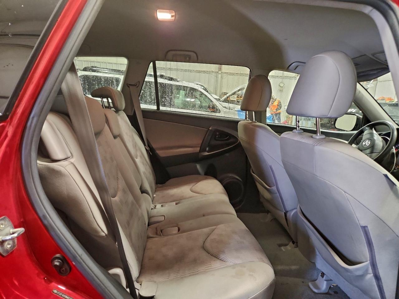 2011 TOYOTA RAV4 photo 11