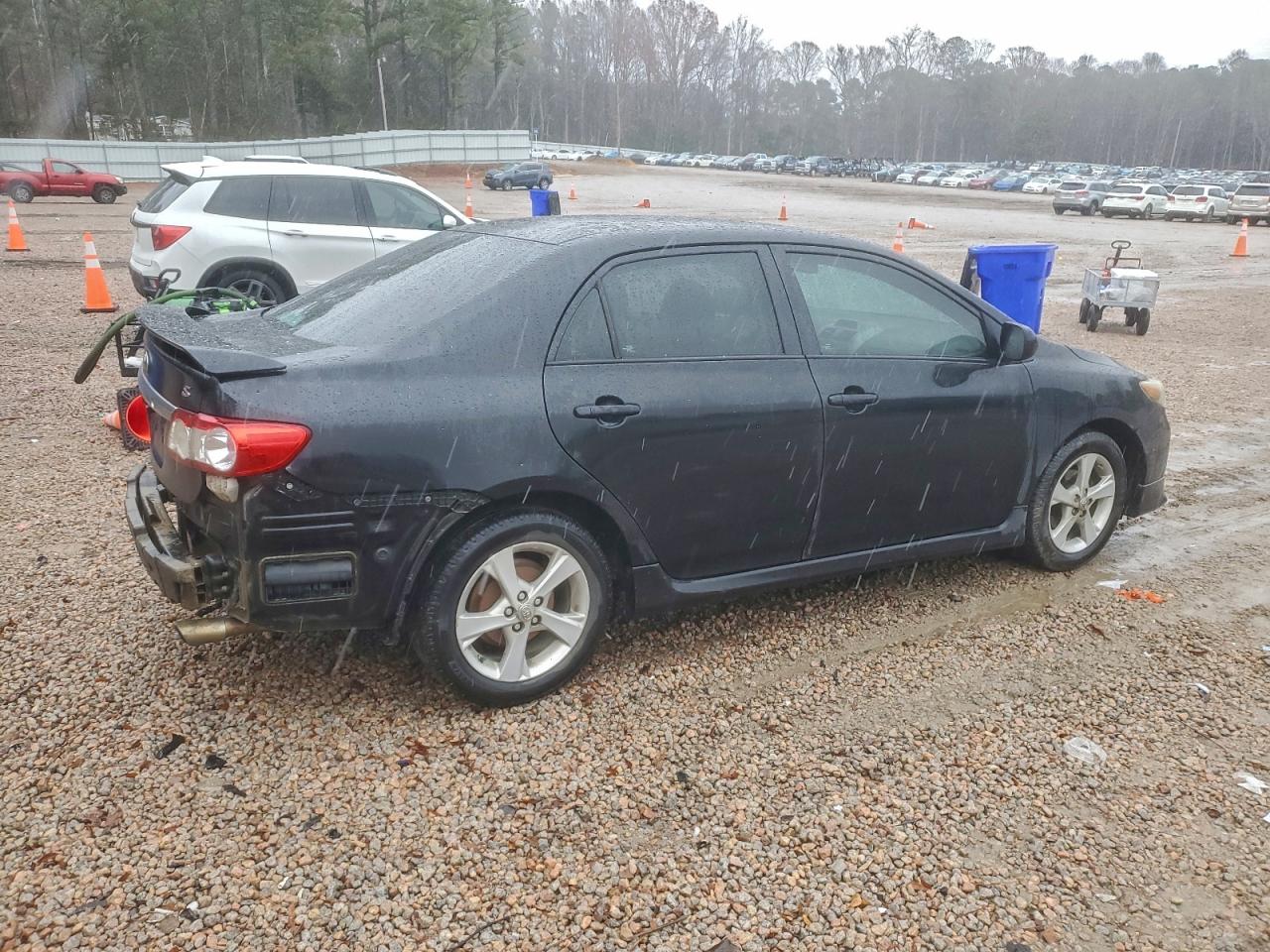 2013 TOYOTA COROLLA BASE photo 3