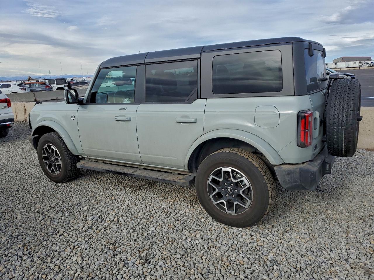 2023 FORD BRONCO BASE photo 2