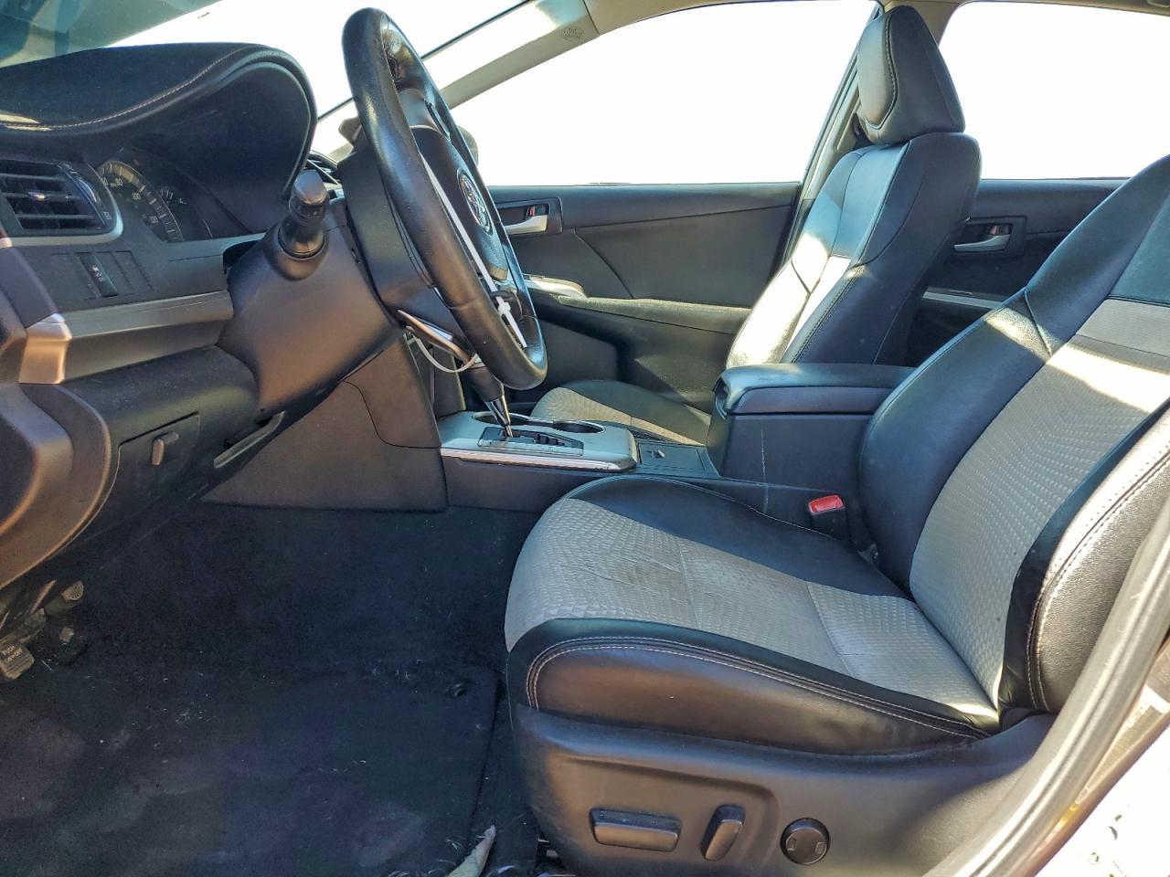 2014 TOYOTA CAMRY L photo 7