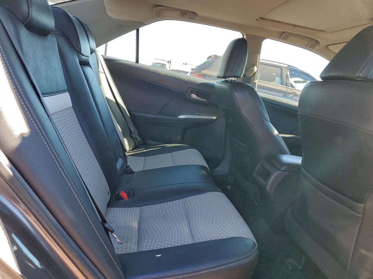 2014 TOYOTA CAMRY L photo 10