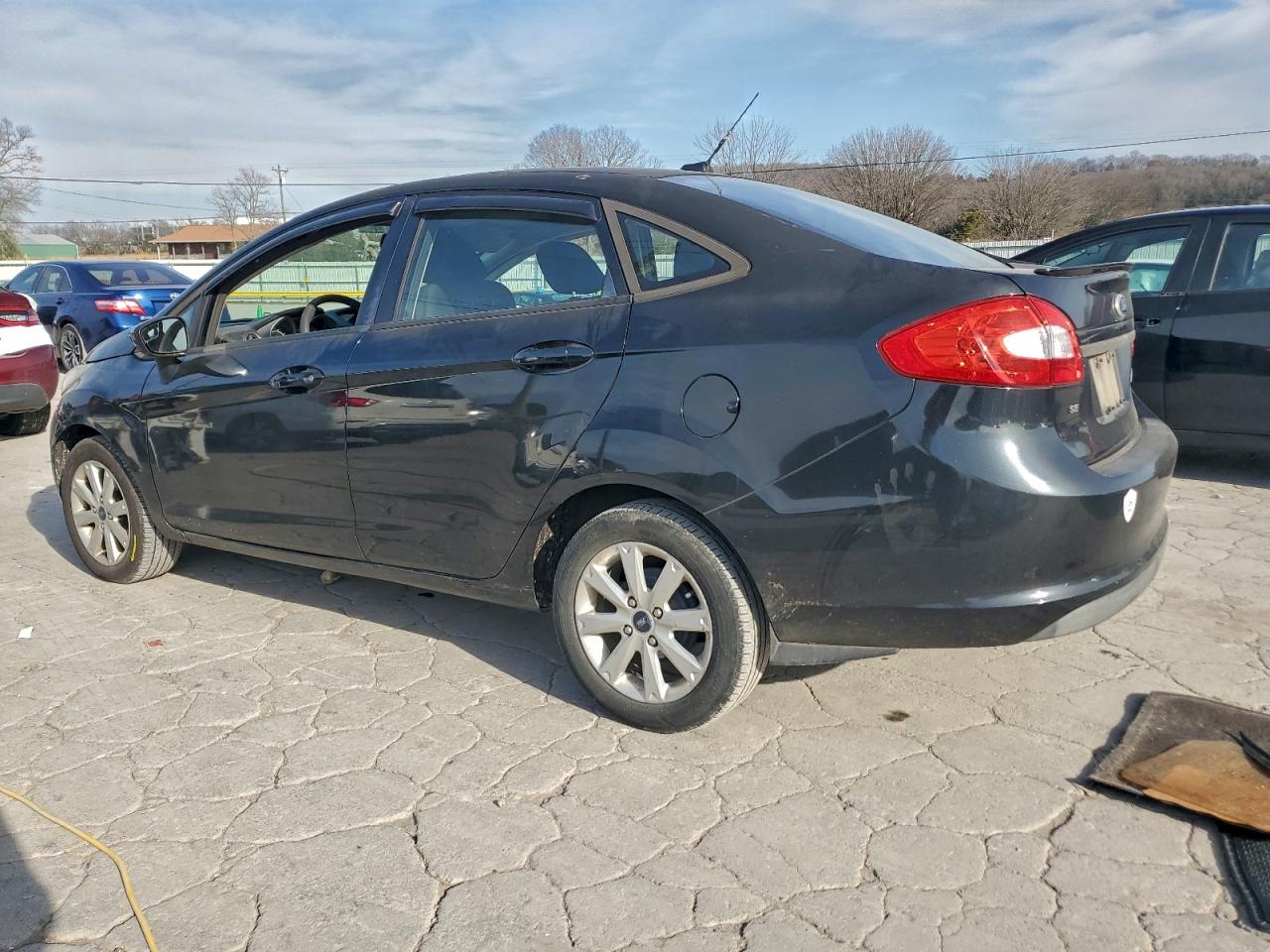 2011 FORD FIESTA SE photo 2