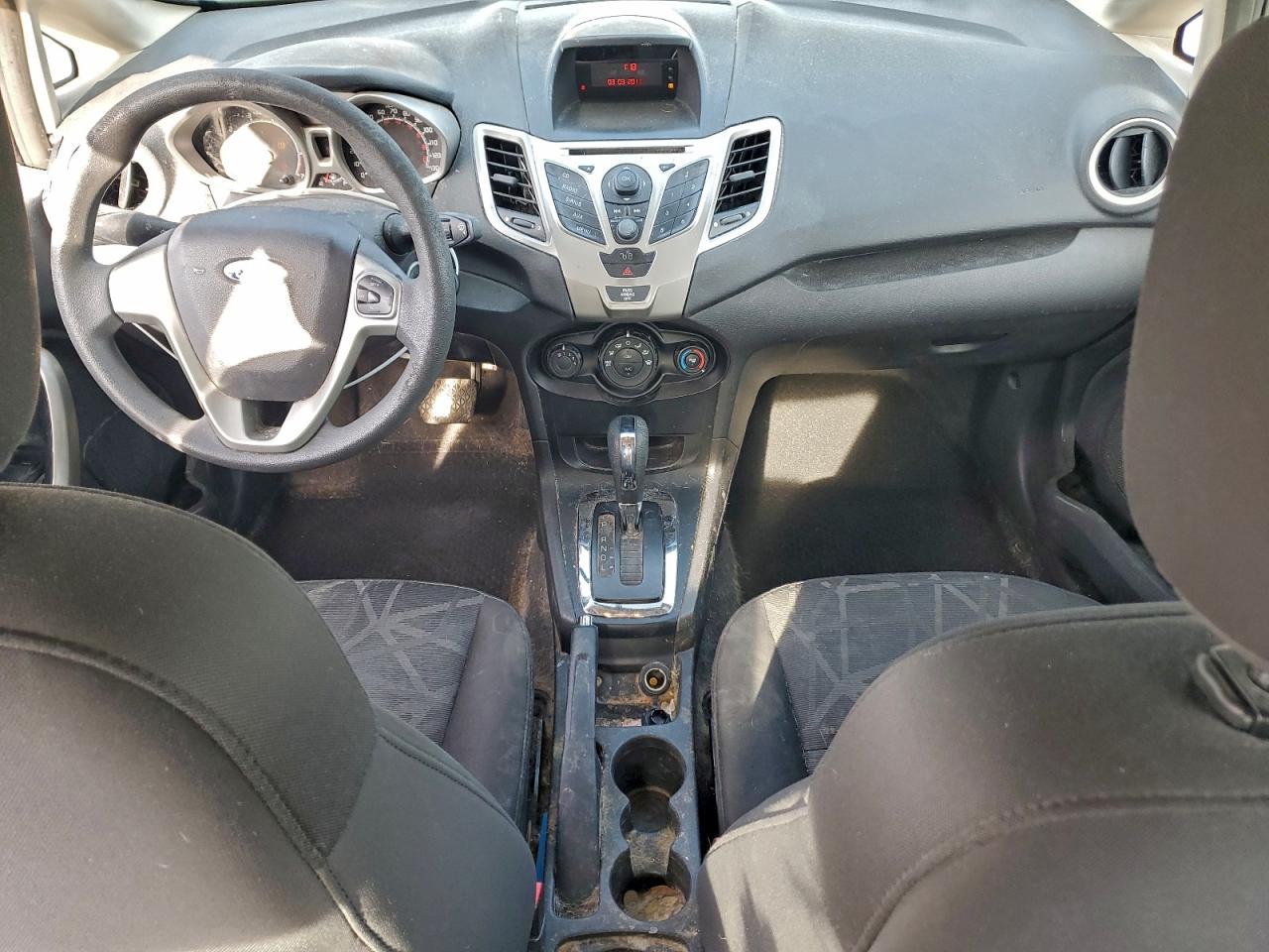 2011 FORD FIESTA SE photo 8