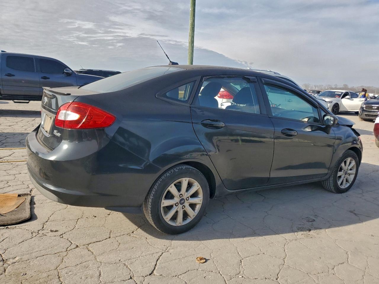 2011 FORD FIESTA SE photo 3