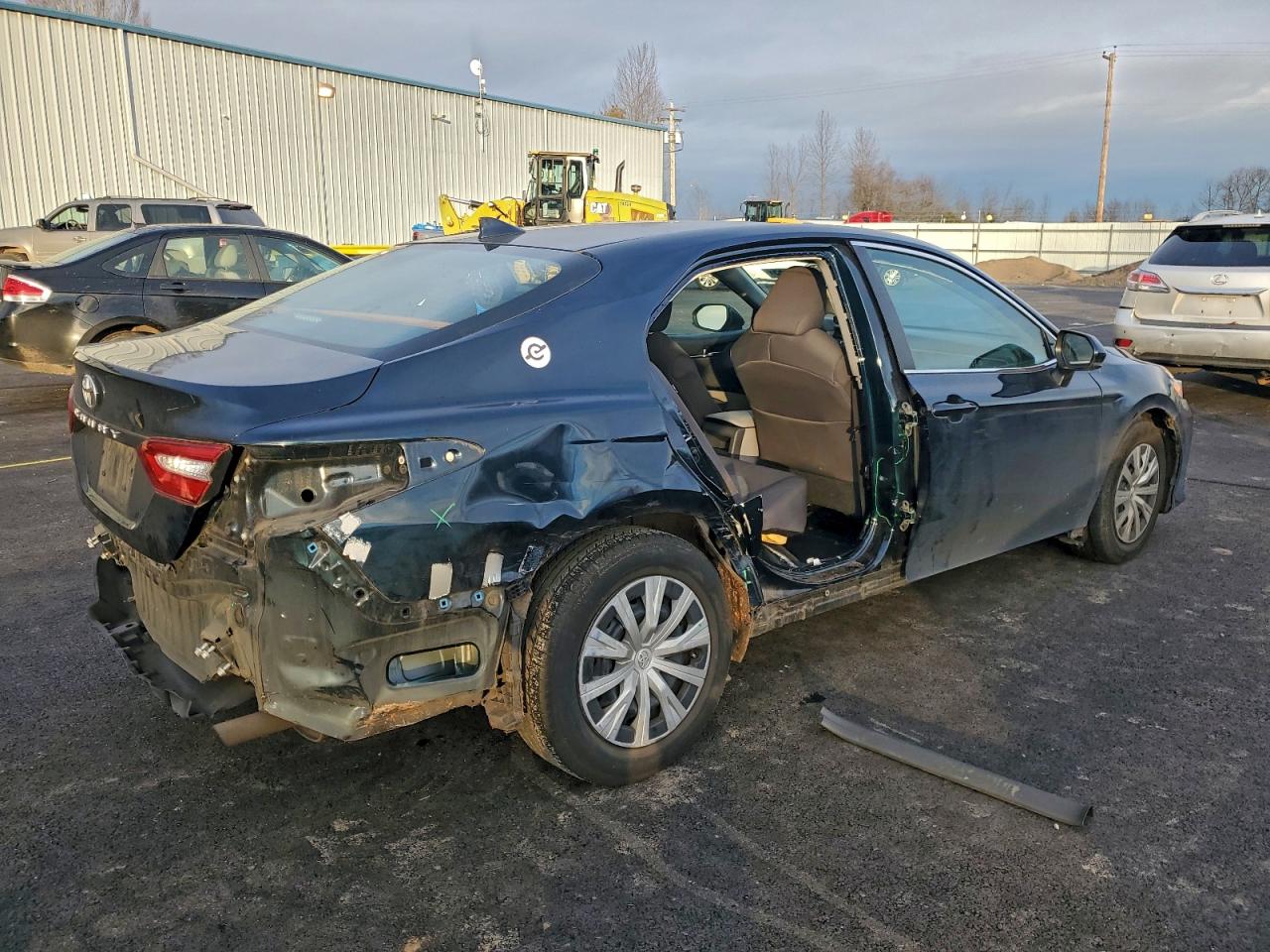 2019 TOYOTA CAMRY L photo 3