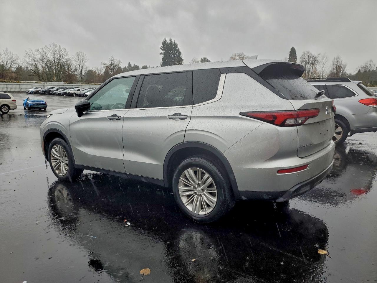 2024 MITSUBISHI OUTLANDER ES photo 2