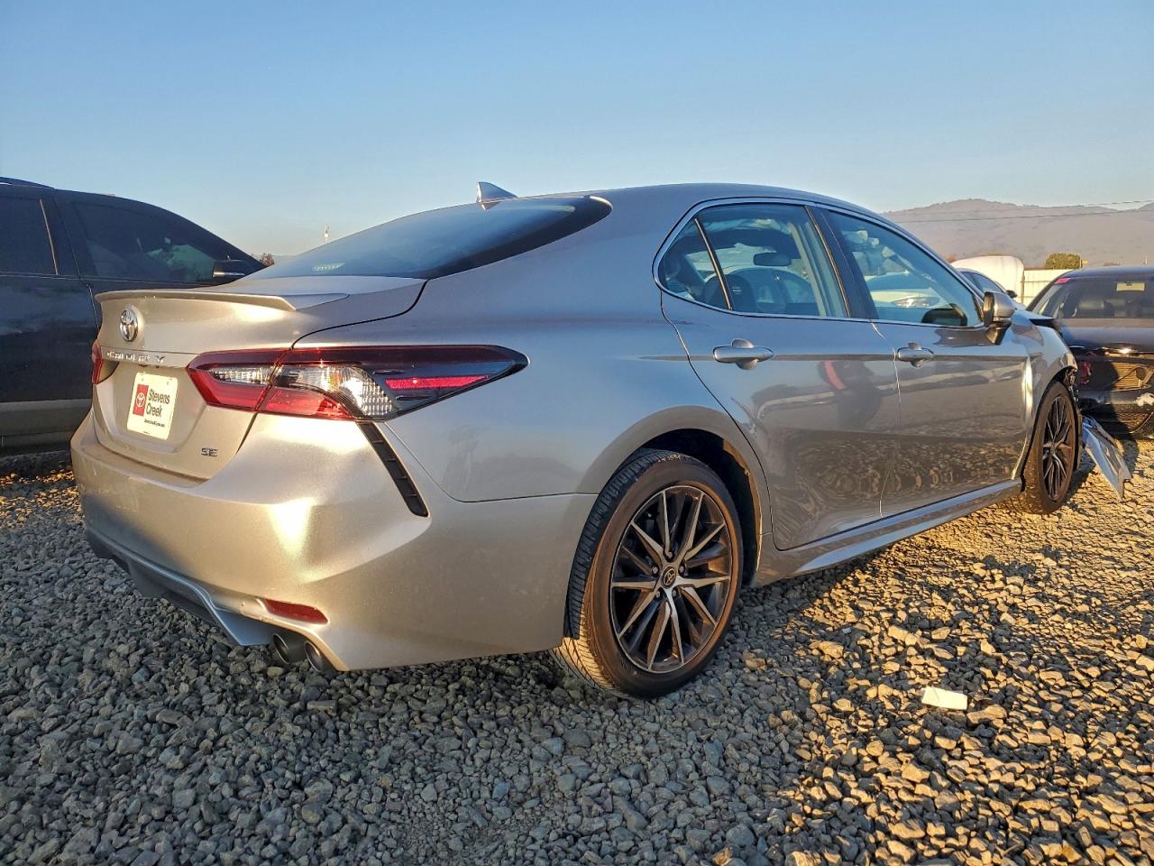 2022 TOYOTA CAMRY SE photo 3