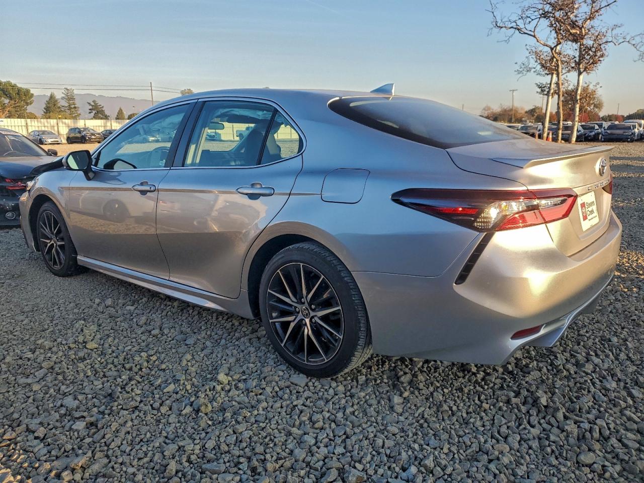 2022 TOYOTA CAMRY SE photo 2