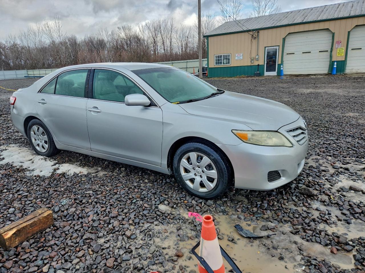 2010 TOYOTA CAMRY BASE photo 4