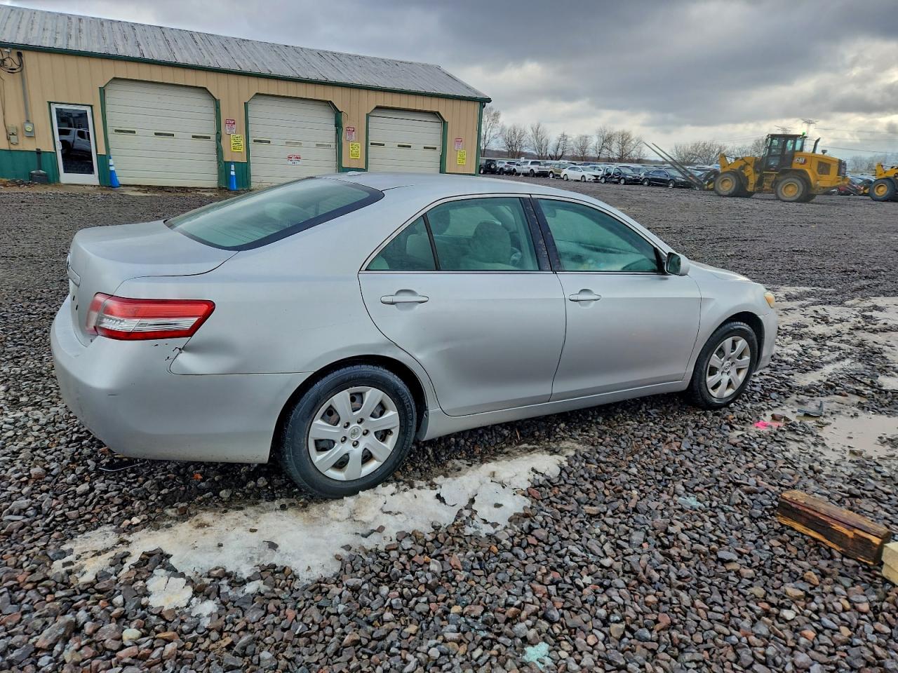 2010 TOYOTA CAMRY BASE photo 3