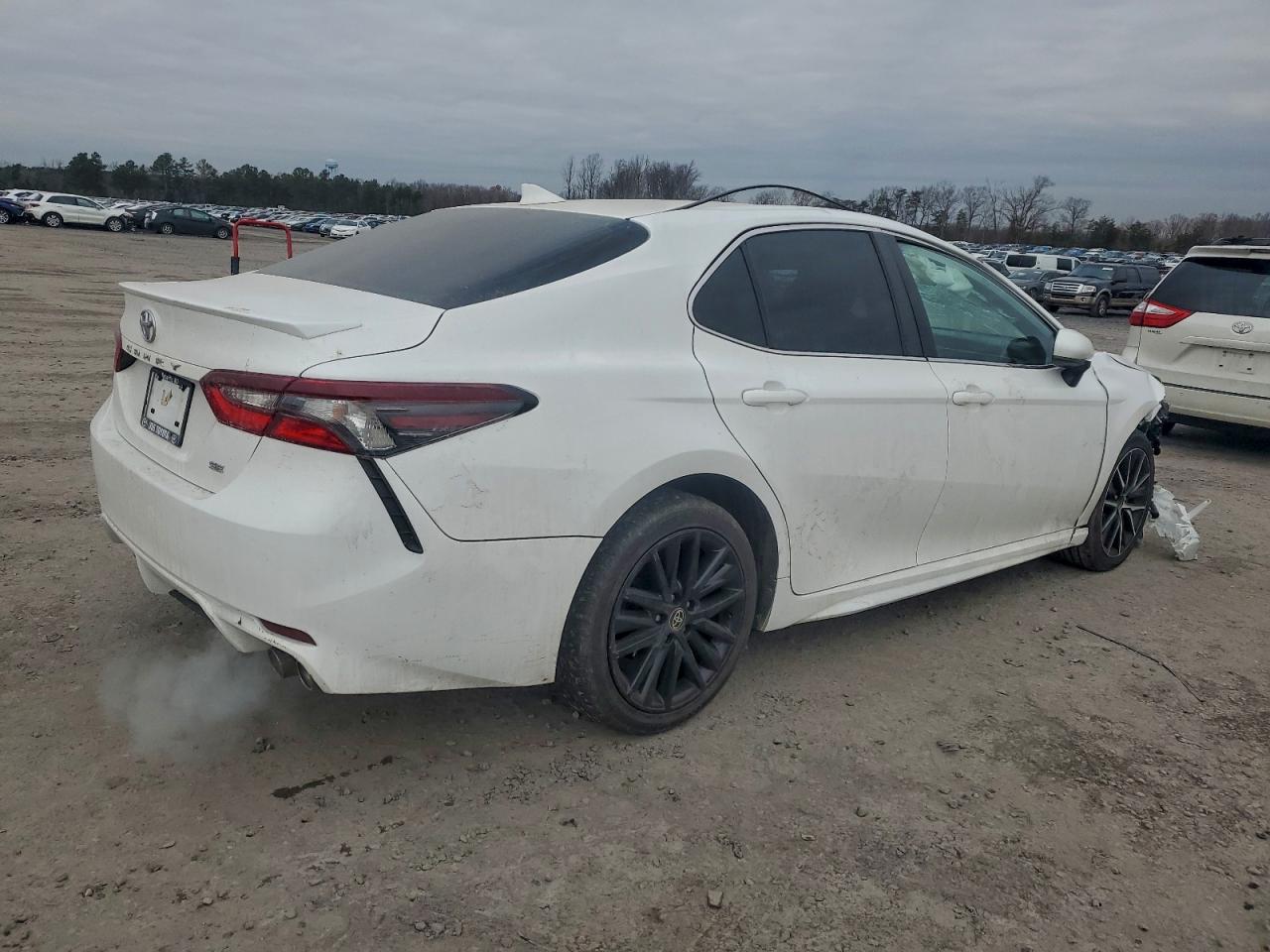 2021 TOYOTA CAMRY SE photo 3