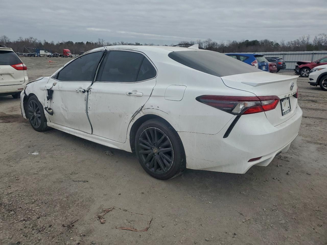 2021 TOYOTA CAMRY SE photo 2