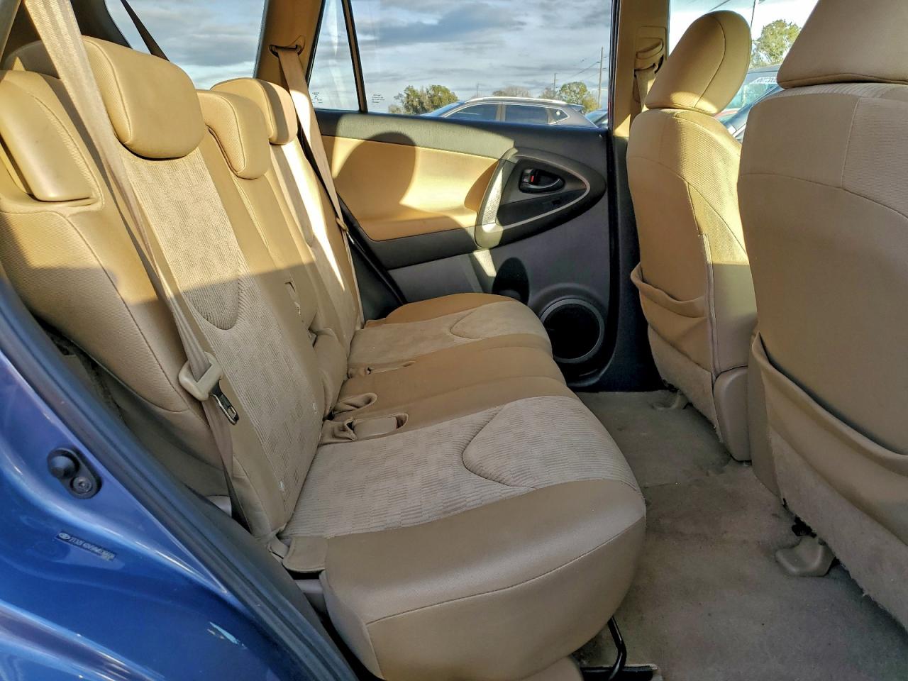 2010 TOYOTA RAV4 photo 11