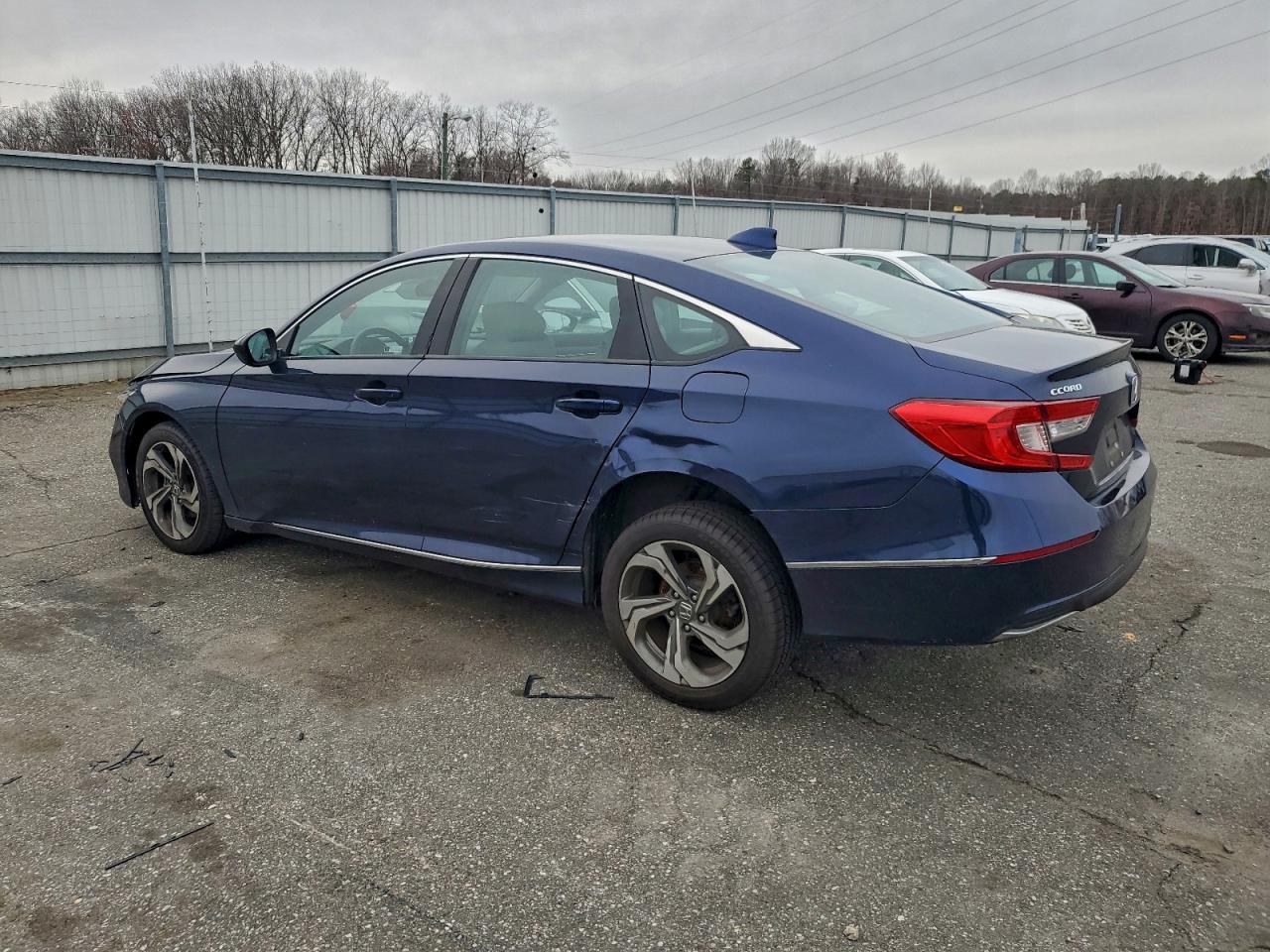 2018 HONDA ACCORD EX photo 2