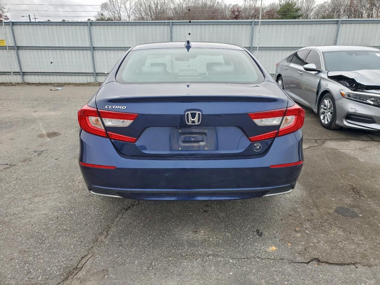 2018 HONDA ACCORD EX photo 6