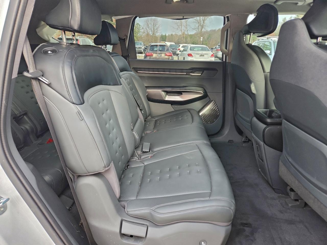 2025 KIA EV9 WIND photo 11