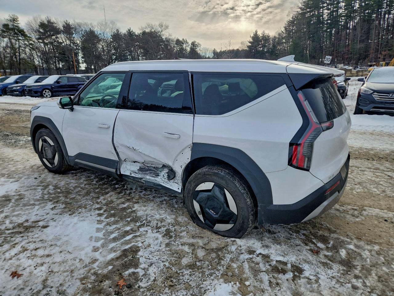 2025 KIA EV9 WIND photo 2
