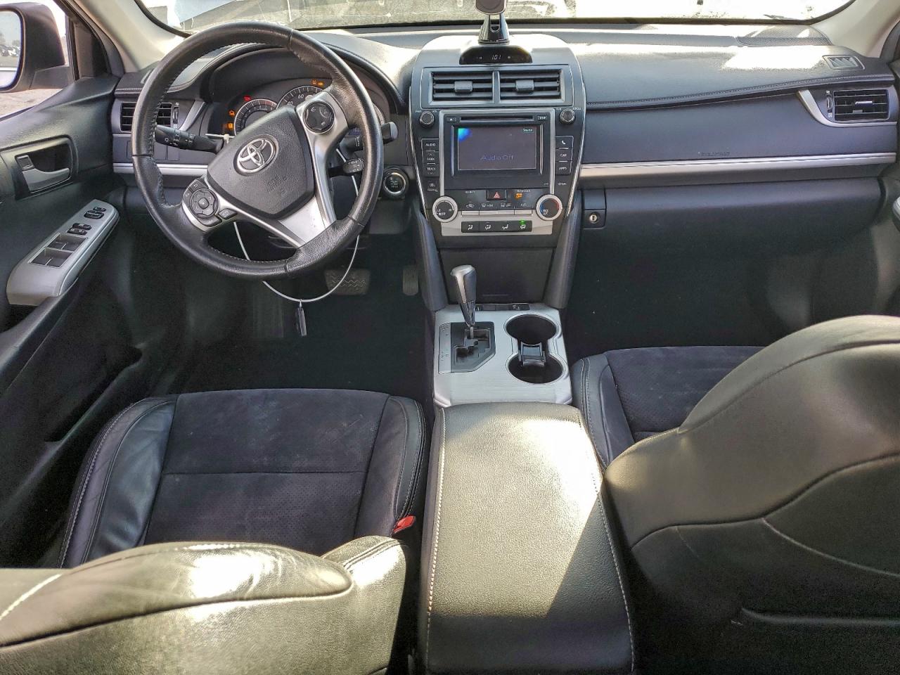 2012 TOYOTA CAMRY SE photo 8