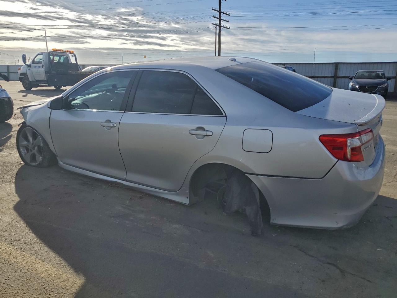 2012 TOYOTA CAMRY SE photo 2