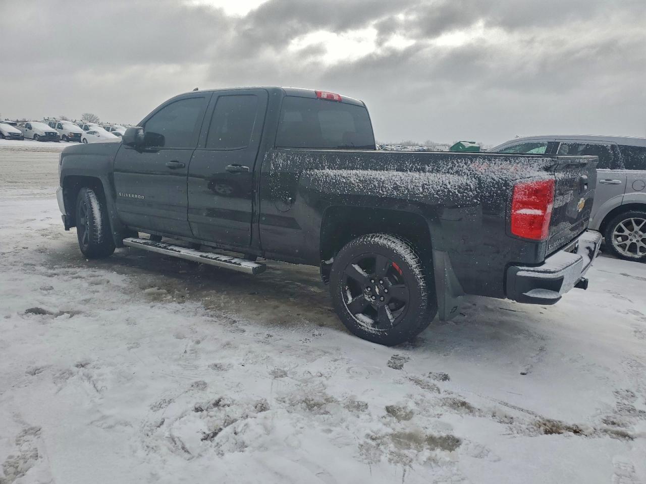 2018 CHEVROLET SILVERADO K1500 LT photo 2