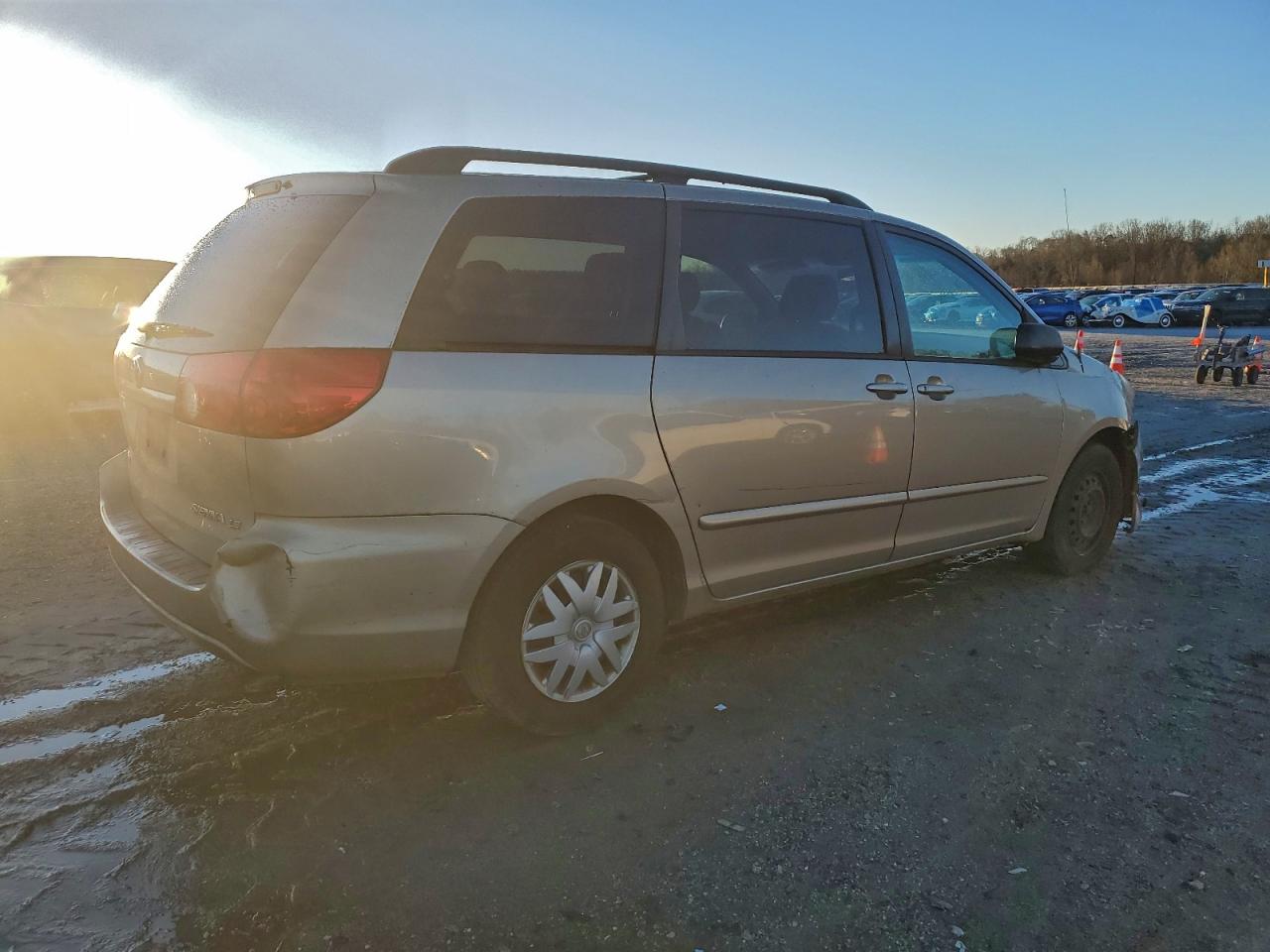 2008 TOYOTA SIENNA CE photo 3