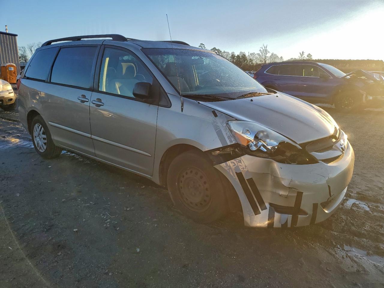 2008 TOYOTA SIENNA CE photo 4