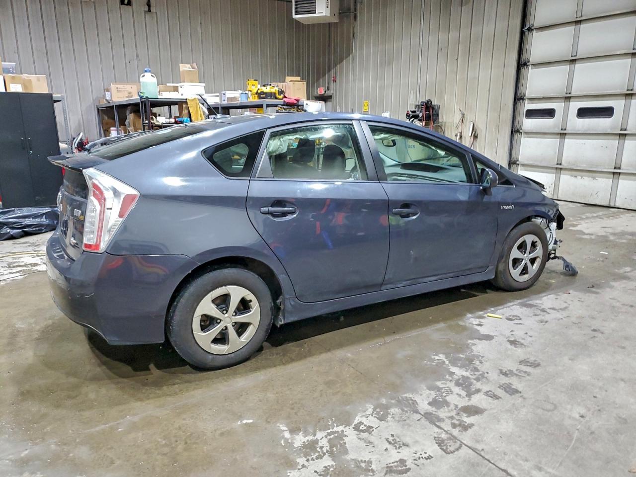 2013 TOYOTA PRIUS FOUR photo 7