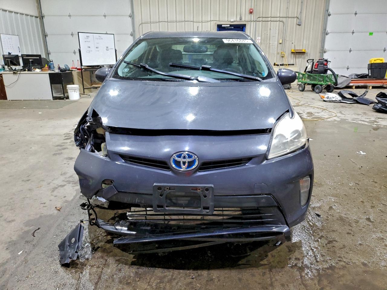 2013 TOYOTA PRIUS FOUR photo 13
