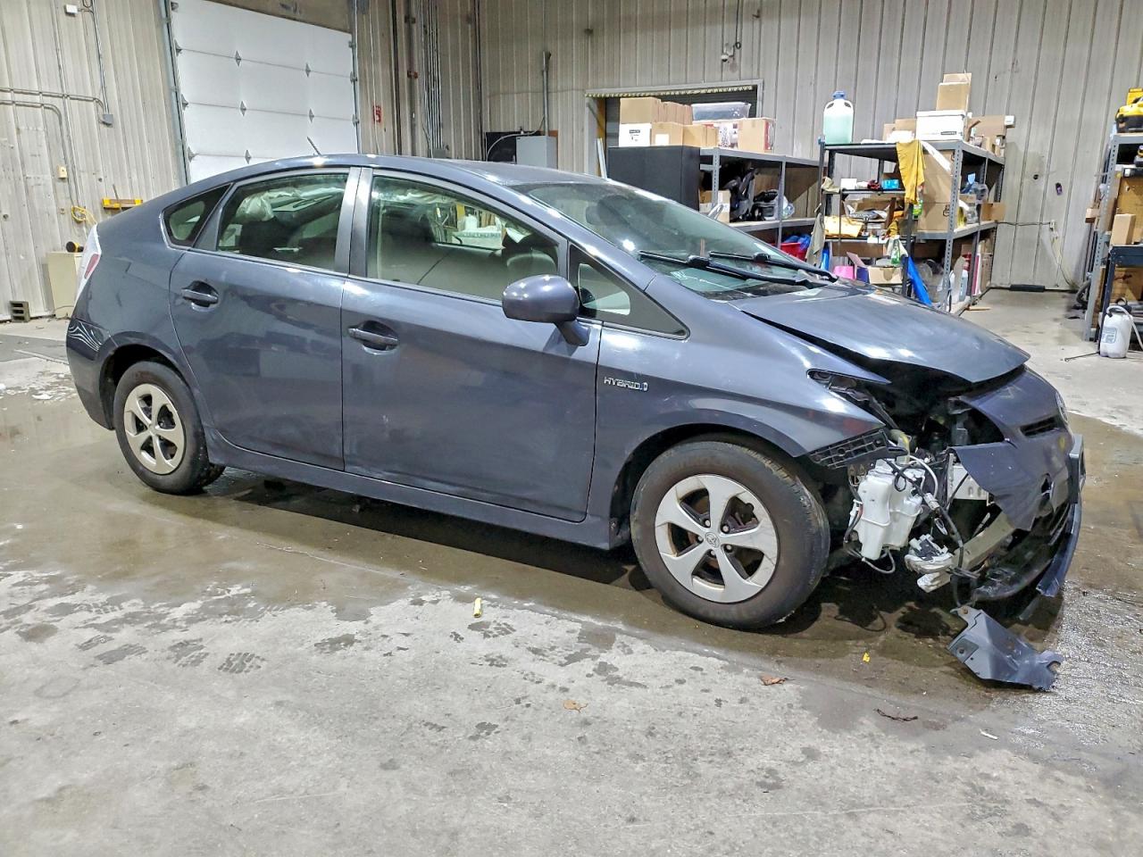 2013 TOYOTA PRIUS FOUR photo 10