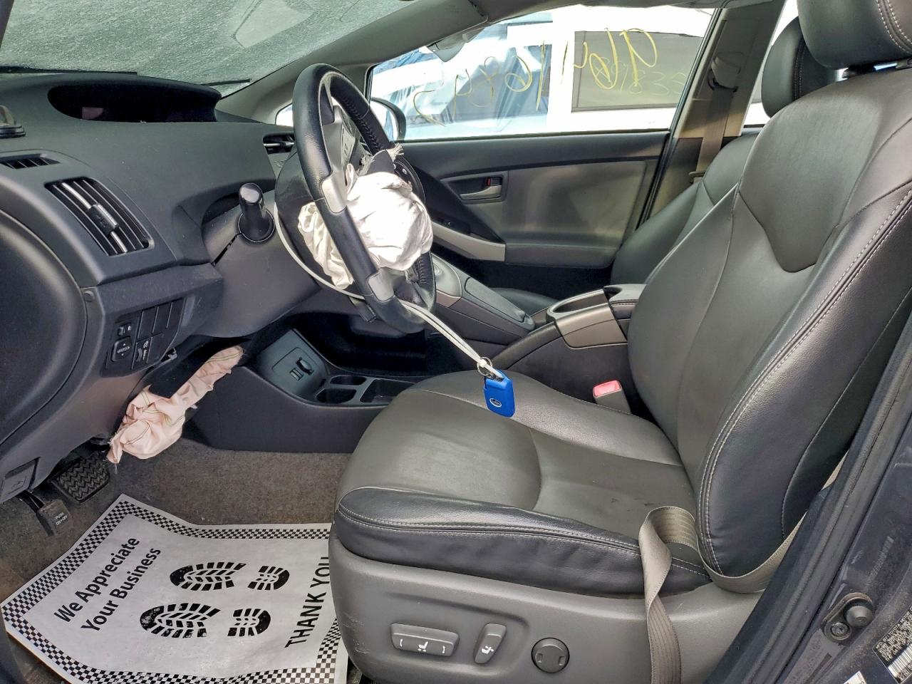 2013 TOYOTA PRIUS FOUR photo 19