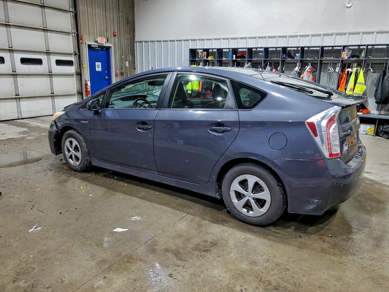 2013 TOYOTA PRIUS FOUR photo 4