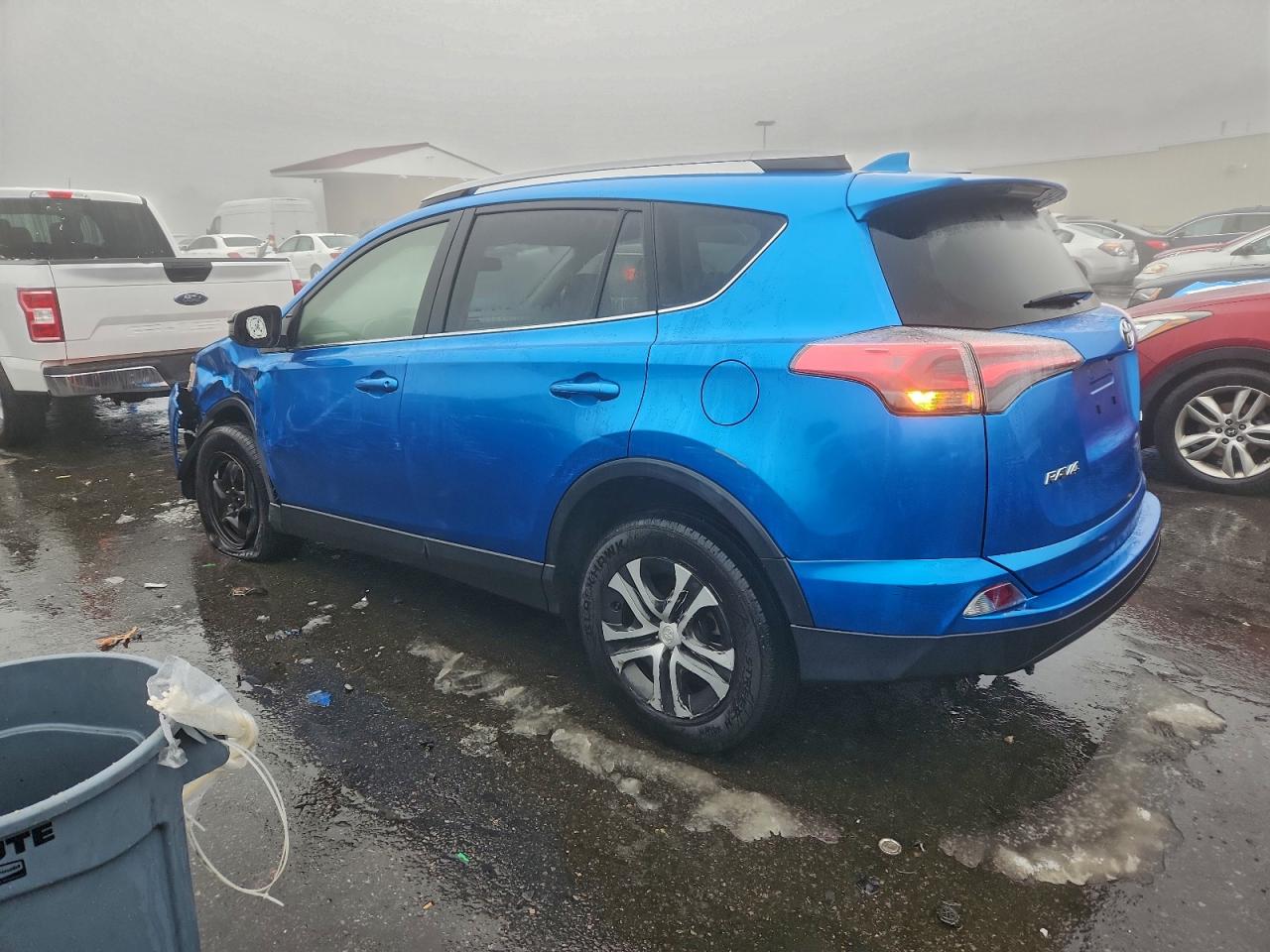 2018 TOYOTA RAV4 LE photo 2