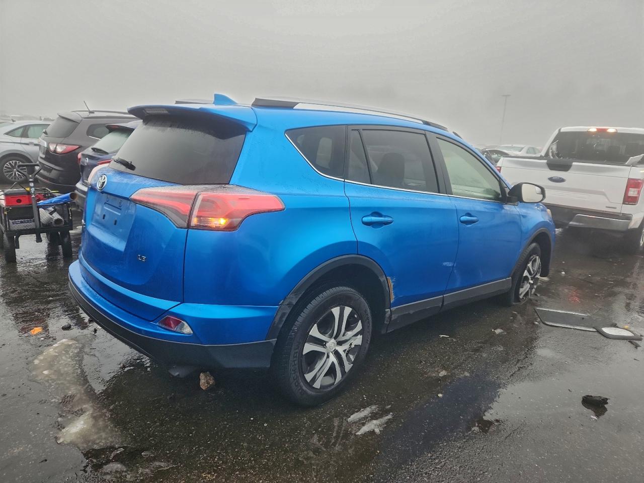 2018 TOYOTA RAV4 LE photo 3