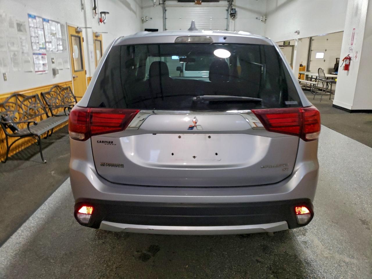 2017 MITSUBISHI OUTLANDER SE photo 6