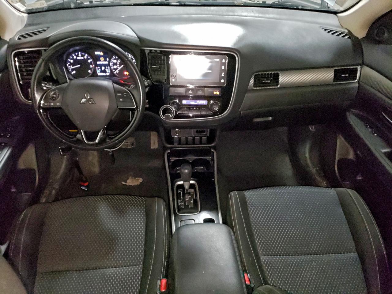 2017 MITSUBISHI OUTLANDER SE photo 8