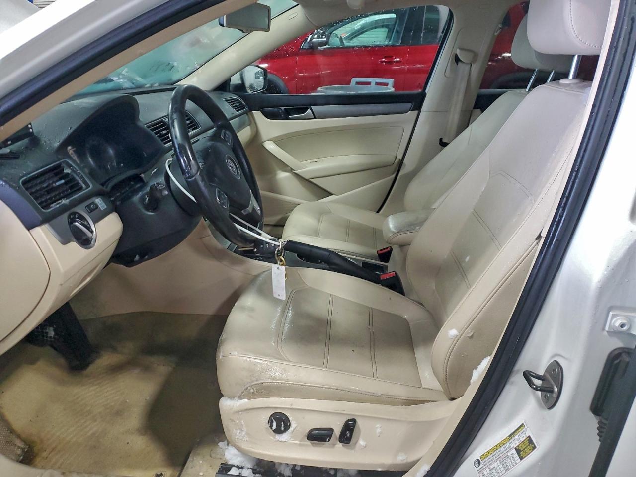 2014 VOLKSWAGEN PASSAT SE photo 7