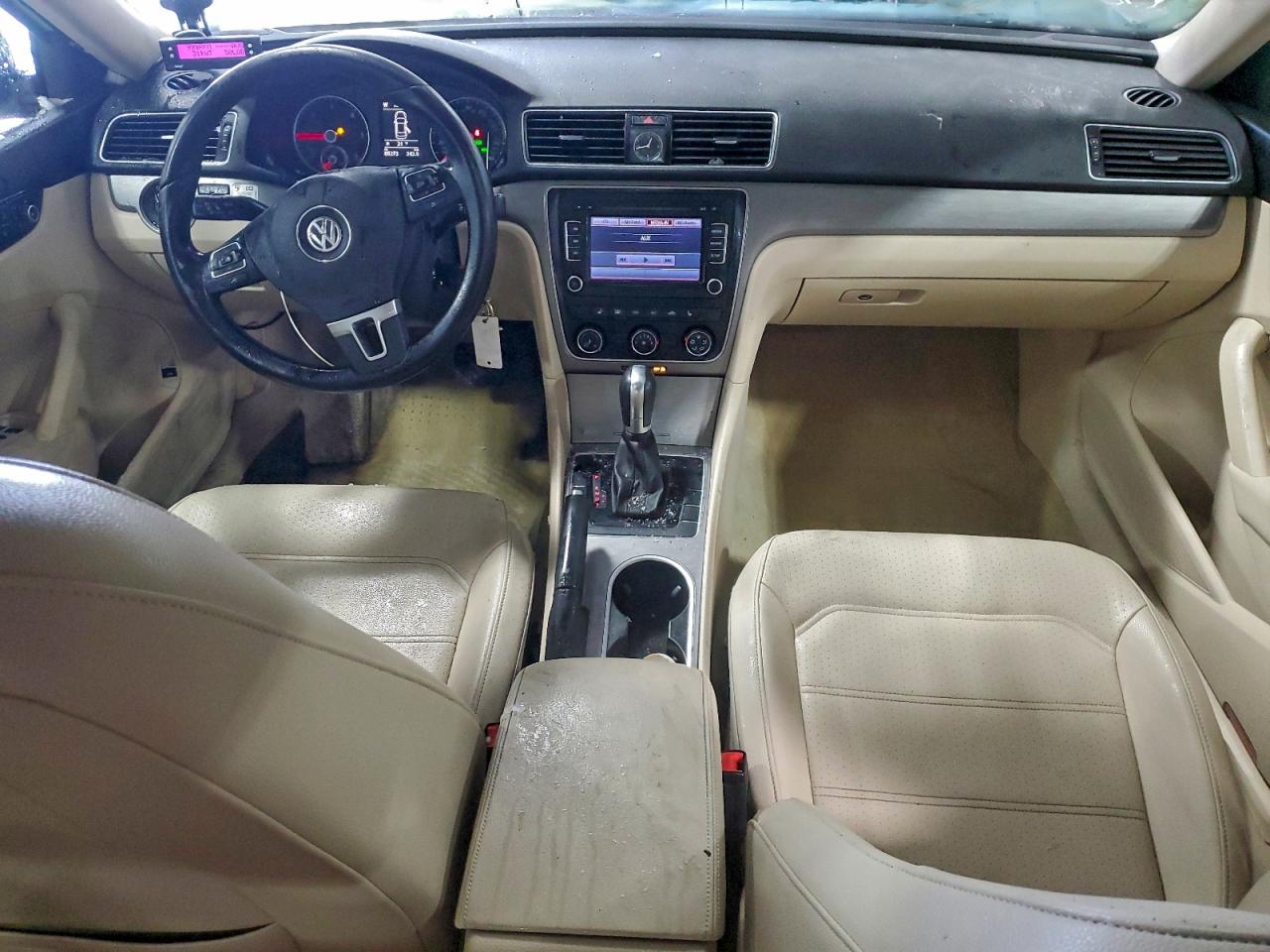2014 VOLKSWAGEN PASSAT SE photo 8