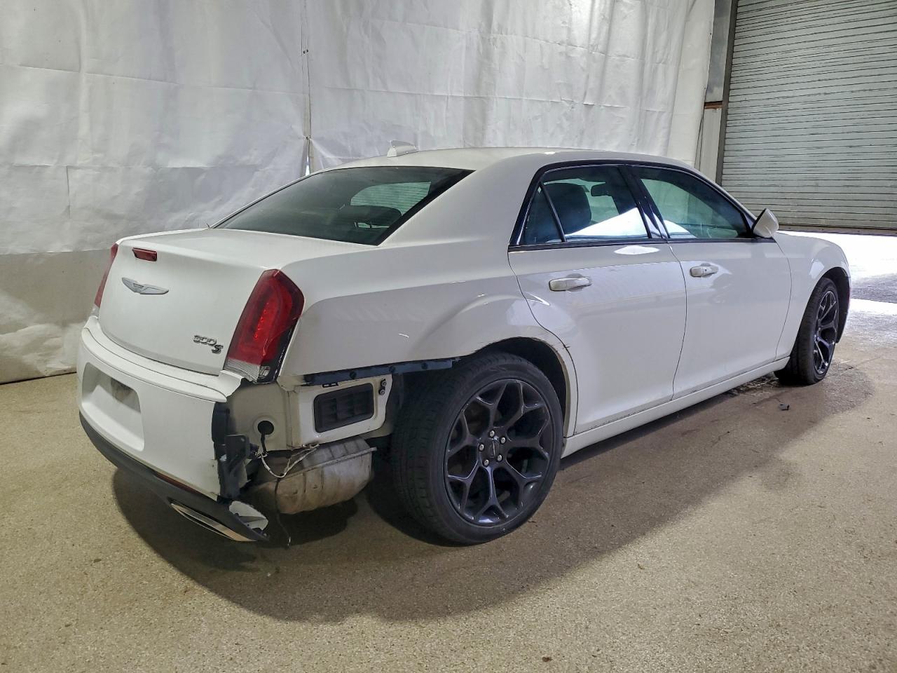 2019 CHRYSLER 300 S photo 3
