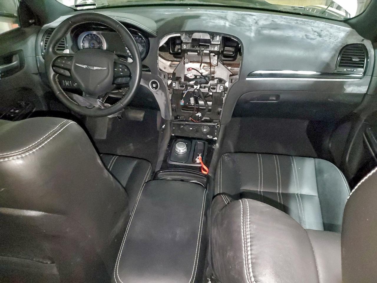 2019 CHRYSLER 300 S photo 8