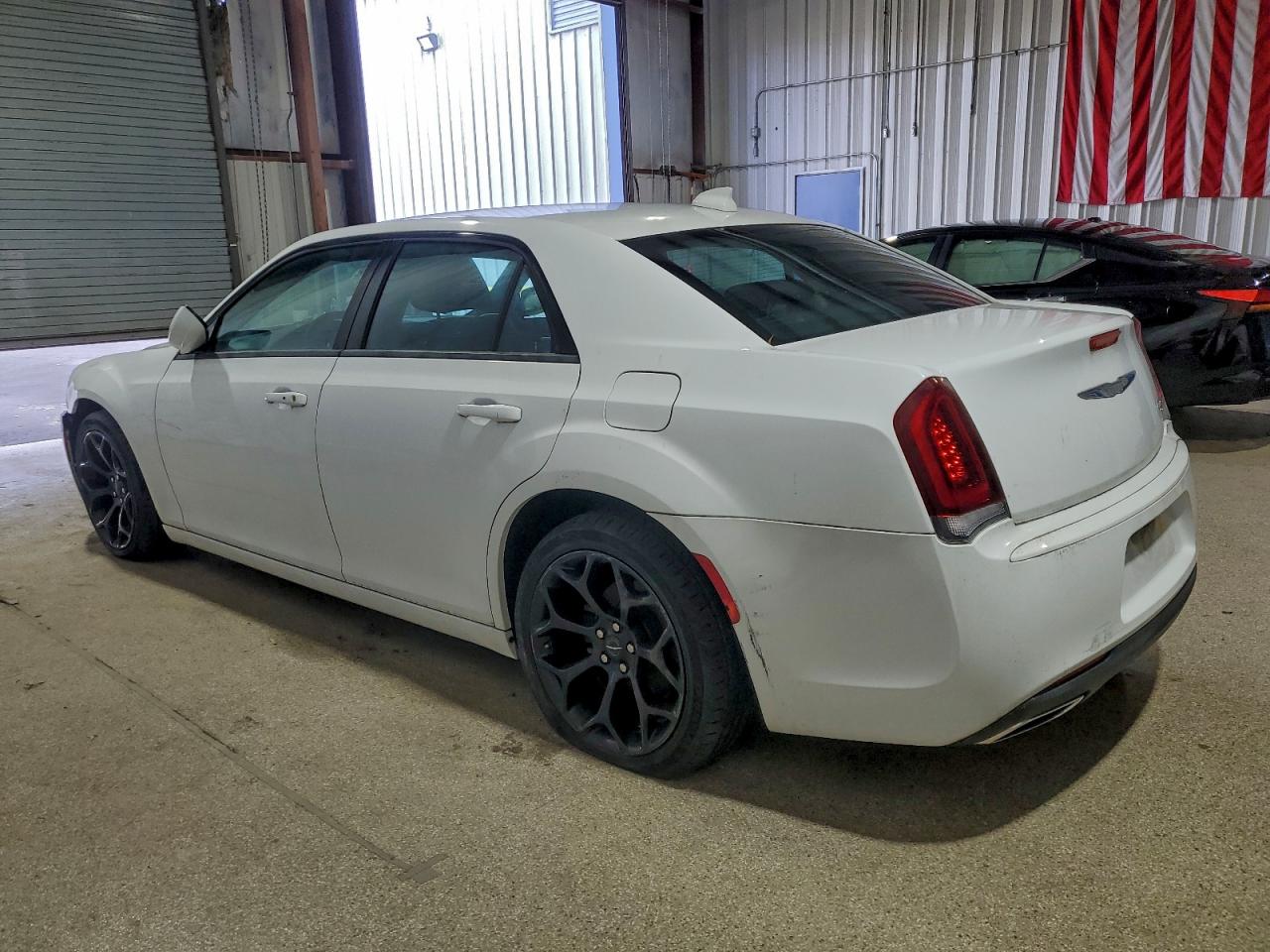 2019 CHRYSLER 300 S photo 2