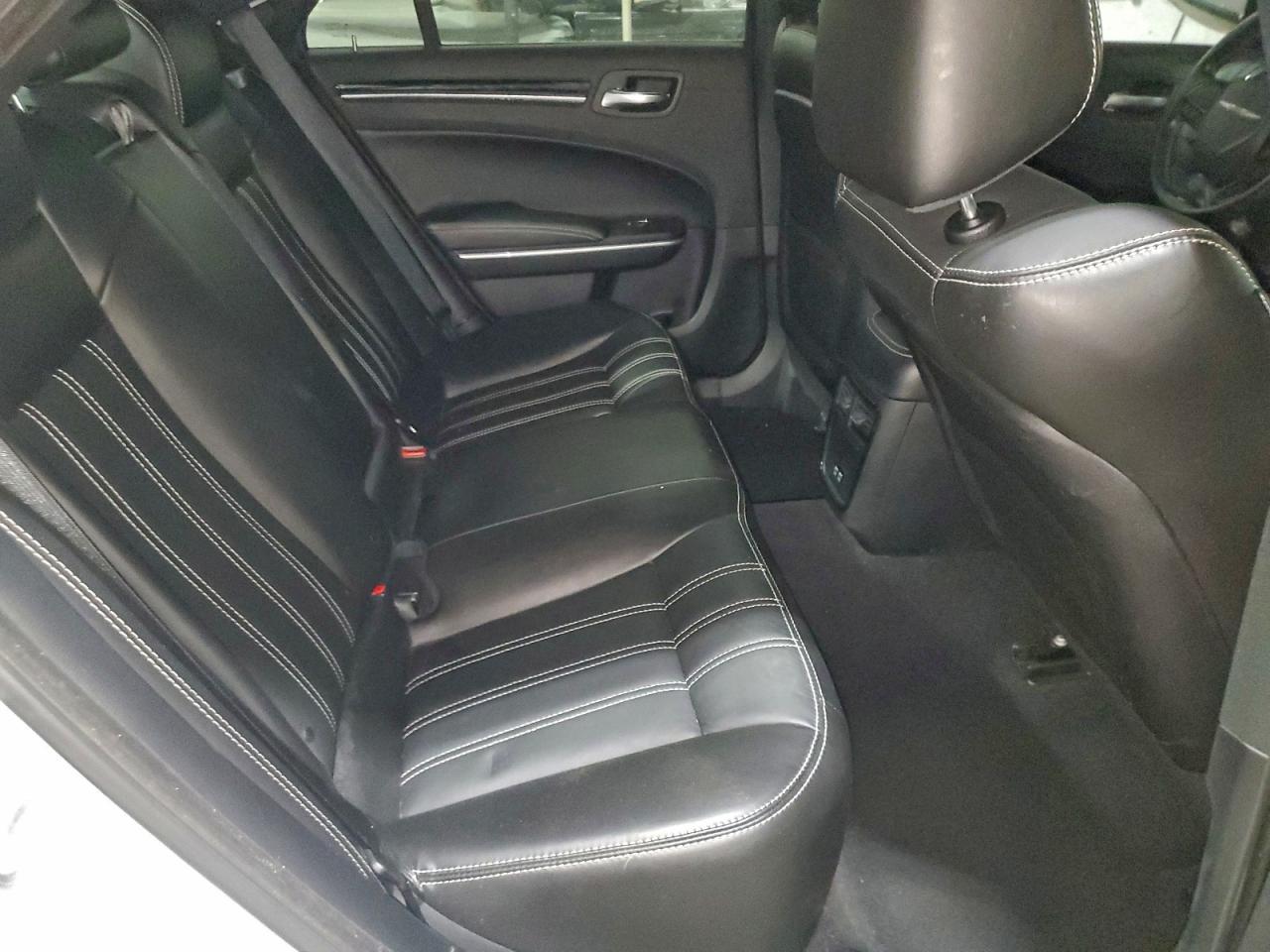 2019 CHRYSLER 300 S photo 10