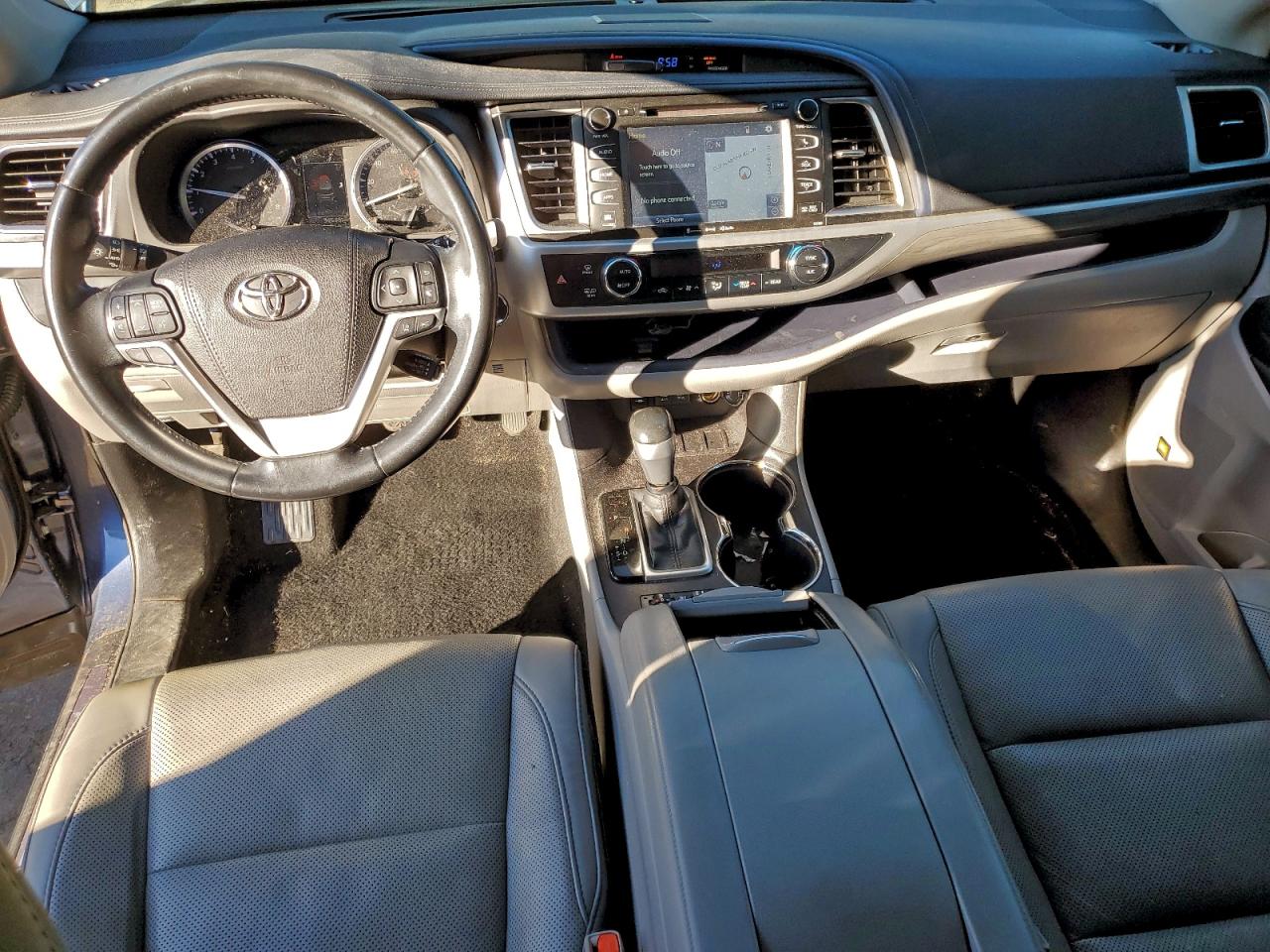 2018 TOYOTA HIGHLANDER LIMITED photo 8