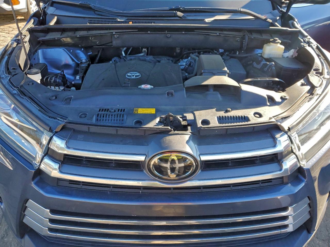 2018 TOYOTA HIGHLANDER LIMITED photo 11