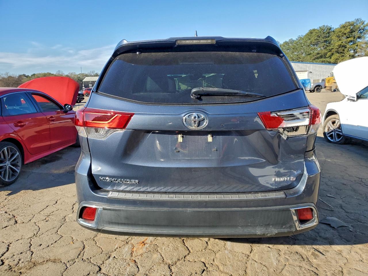 2018 TOYOTA HIGHLANDER LIMITED photo 6