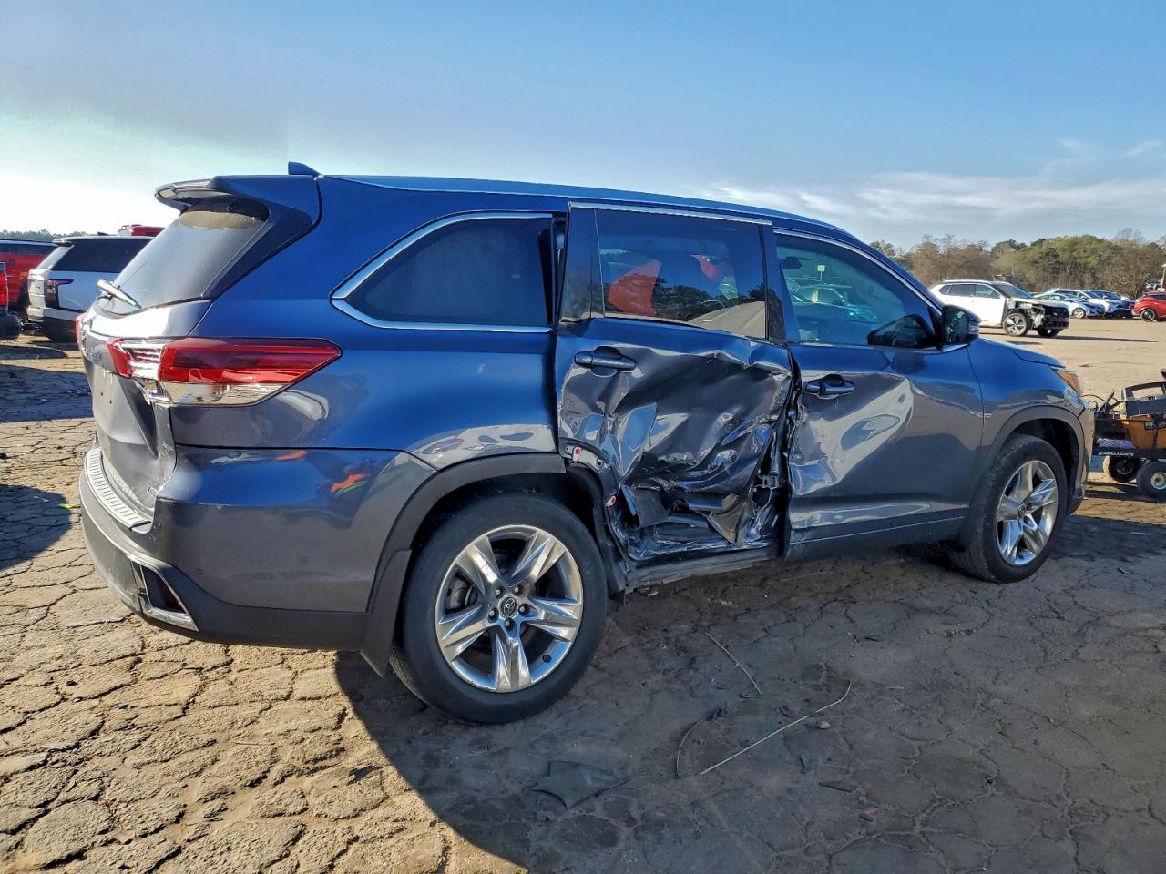 2018 TOYOTA HIGHLANDER LIMITED photo 3