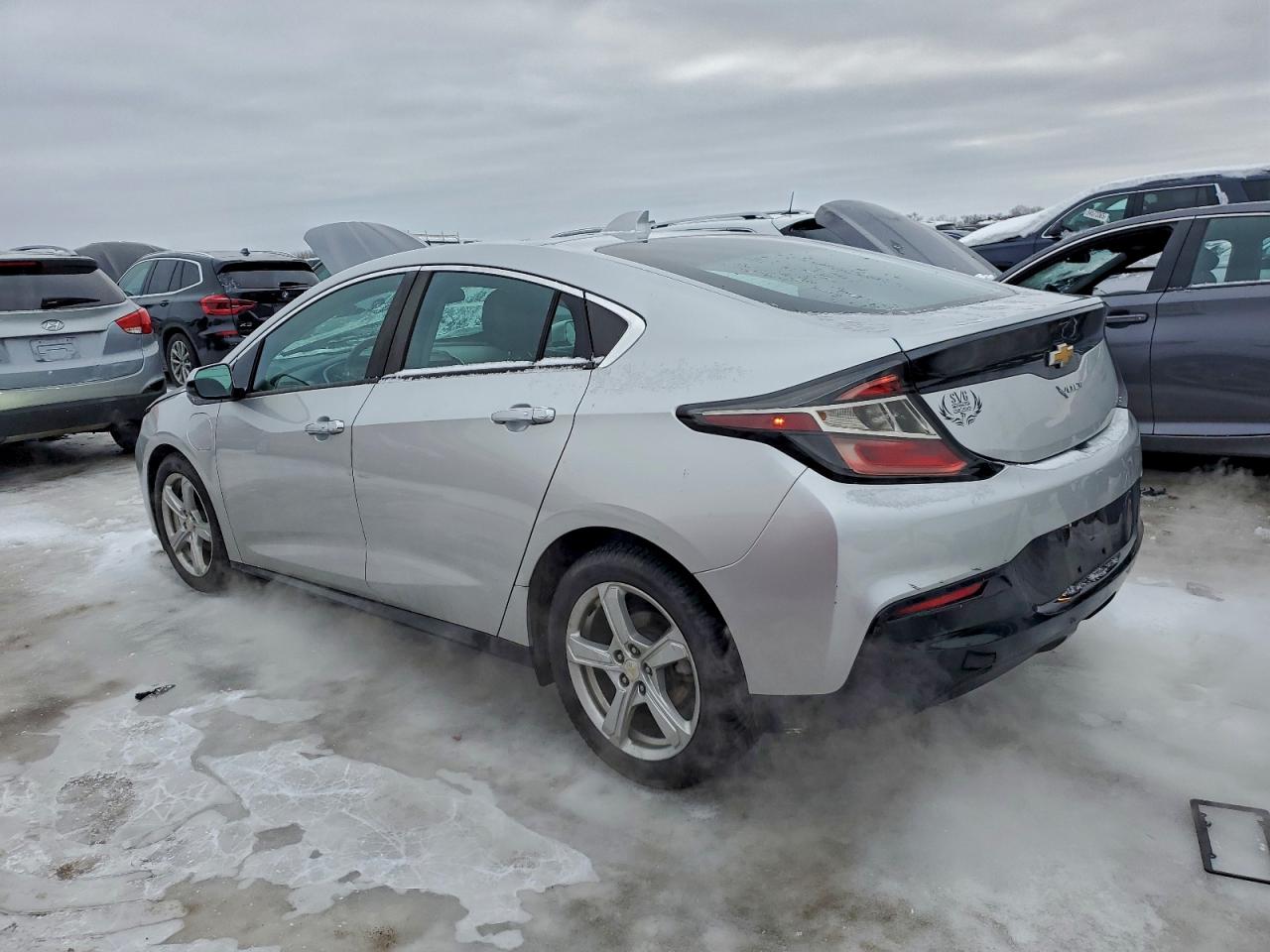 2017 CHEVROLET VOLT LT photo 2