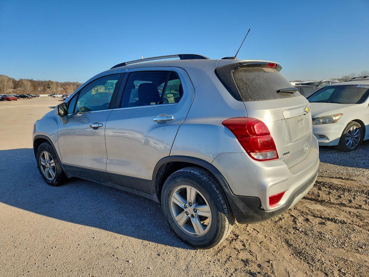 2019 CHEVROLET TRAX 1LT photo 2