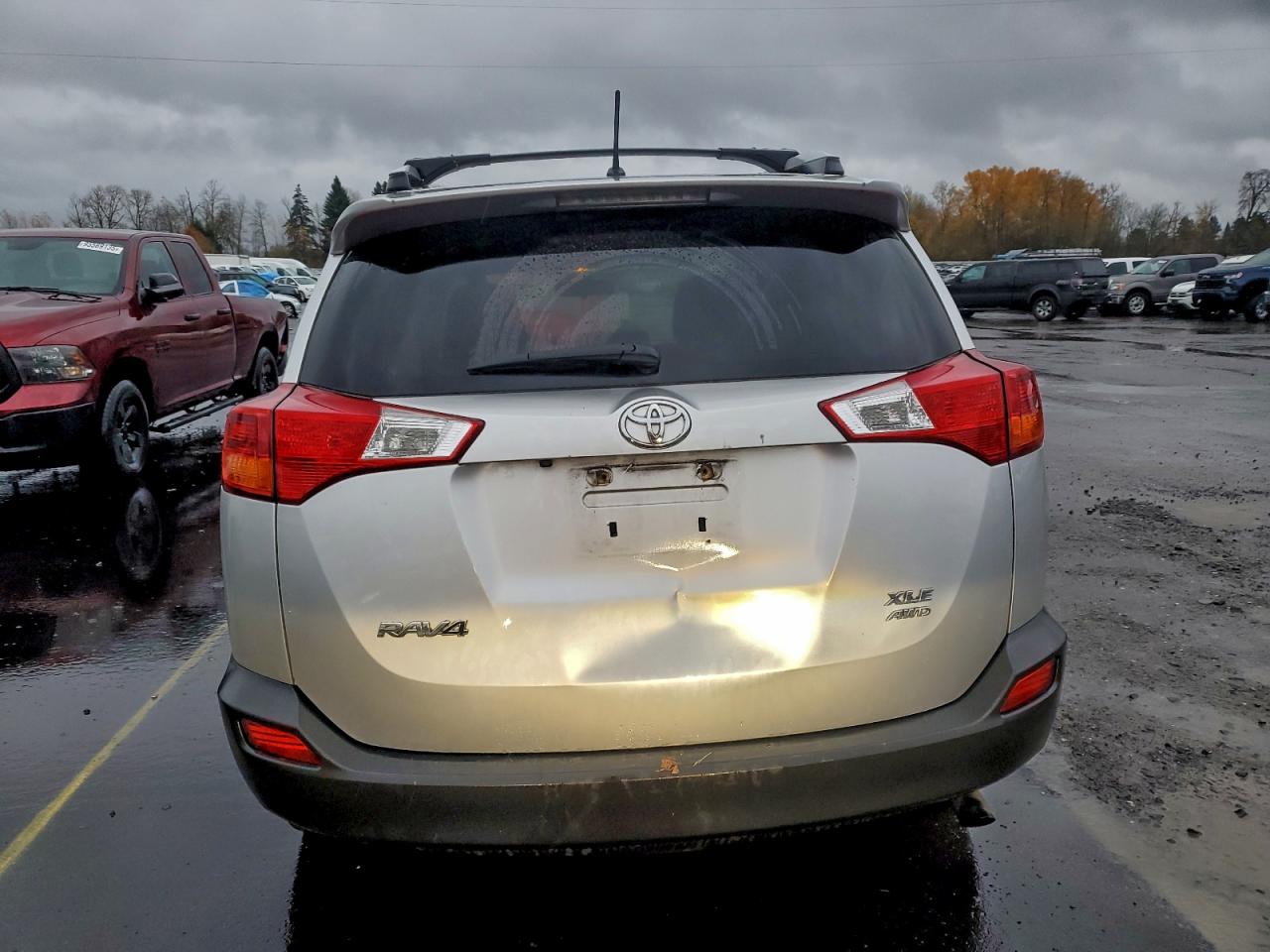 2013 TOYOTA RAV4 XLE photo 6